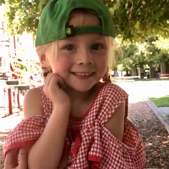 Meet your posher, Ash - Picture 5 of 16